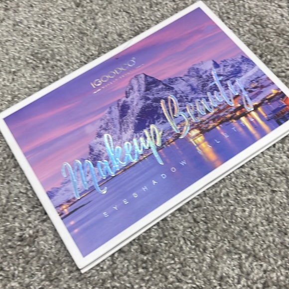 IGOODCO 40 Color Eyeshadow Palette - Picture 3 of 4